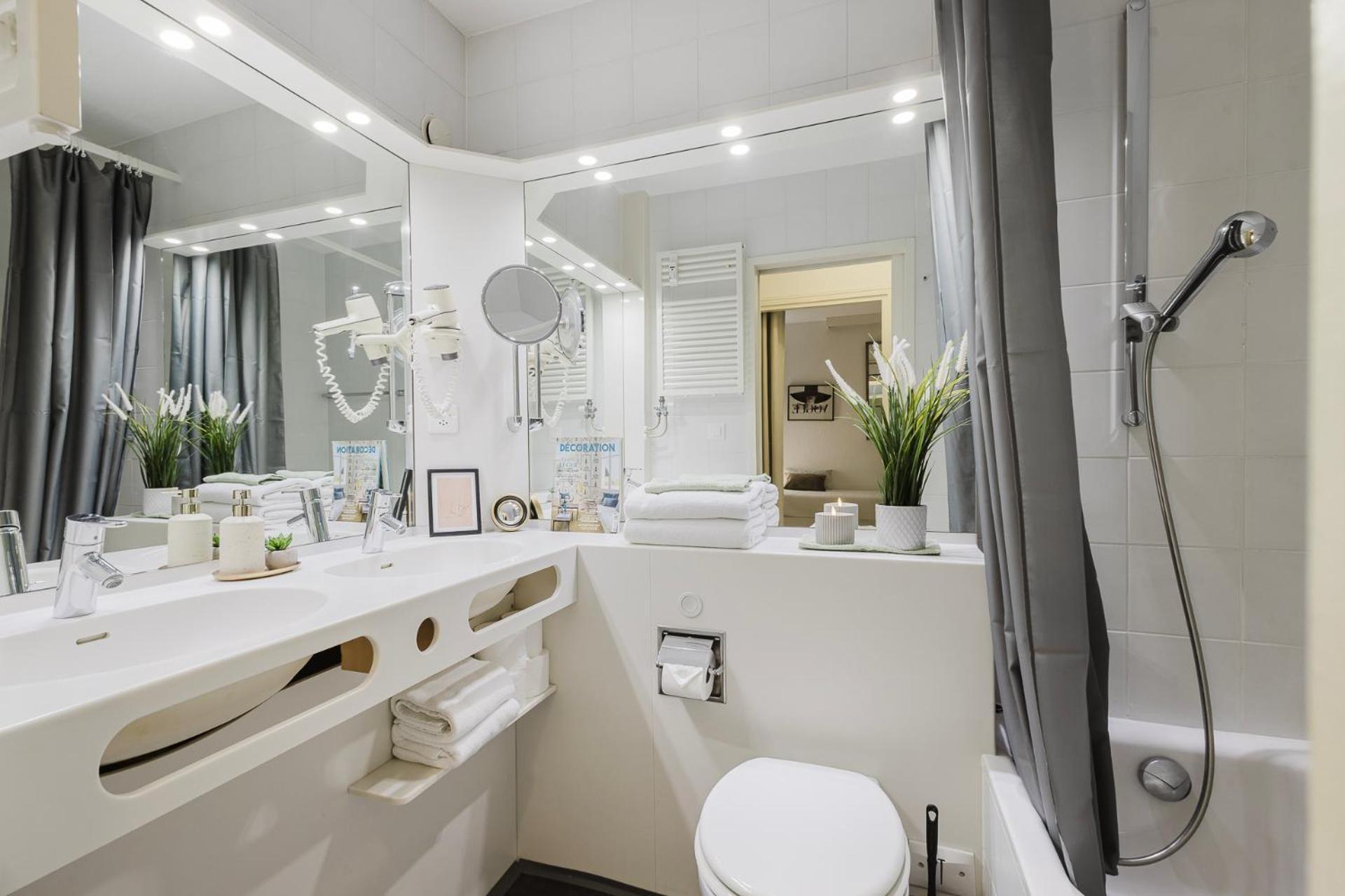 Luganersee, Pool, Strand, Parkplatz, Suite 204 Bissone Eksteriør bilde